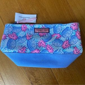 Vineyard Vines Zip Bag